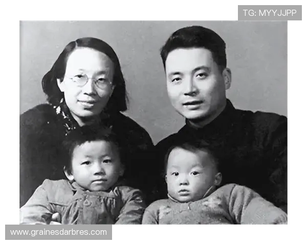 两弹元勋后代传承家国精神邓稼先于敏之子为川超绵阳队开球 两弹元勋后代传承家国精神邓稼先于敏之子为川超绵阳队开球